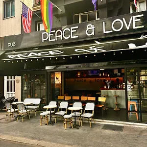 Albergue Peace & Paris